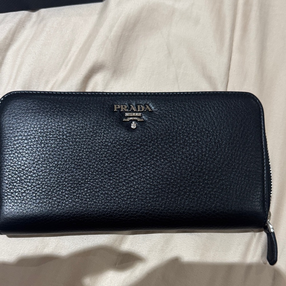 New Prada Black Textured Leather Zip Wallet - Picture 2 of 6